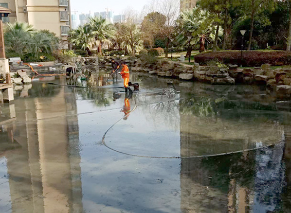 峪泉镇景观池淤泥清理